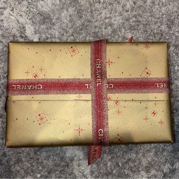 NEW CHANEL GO BOLDY TRAVEL HEROES HOLIDAY LIMITED EDITION GROOMING SET - Picture 2 of 5